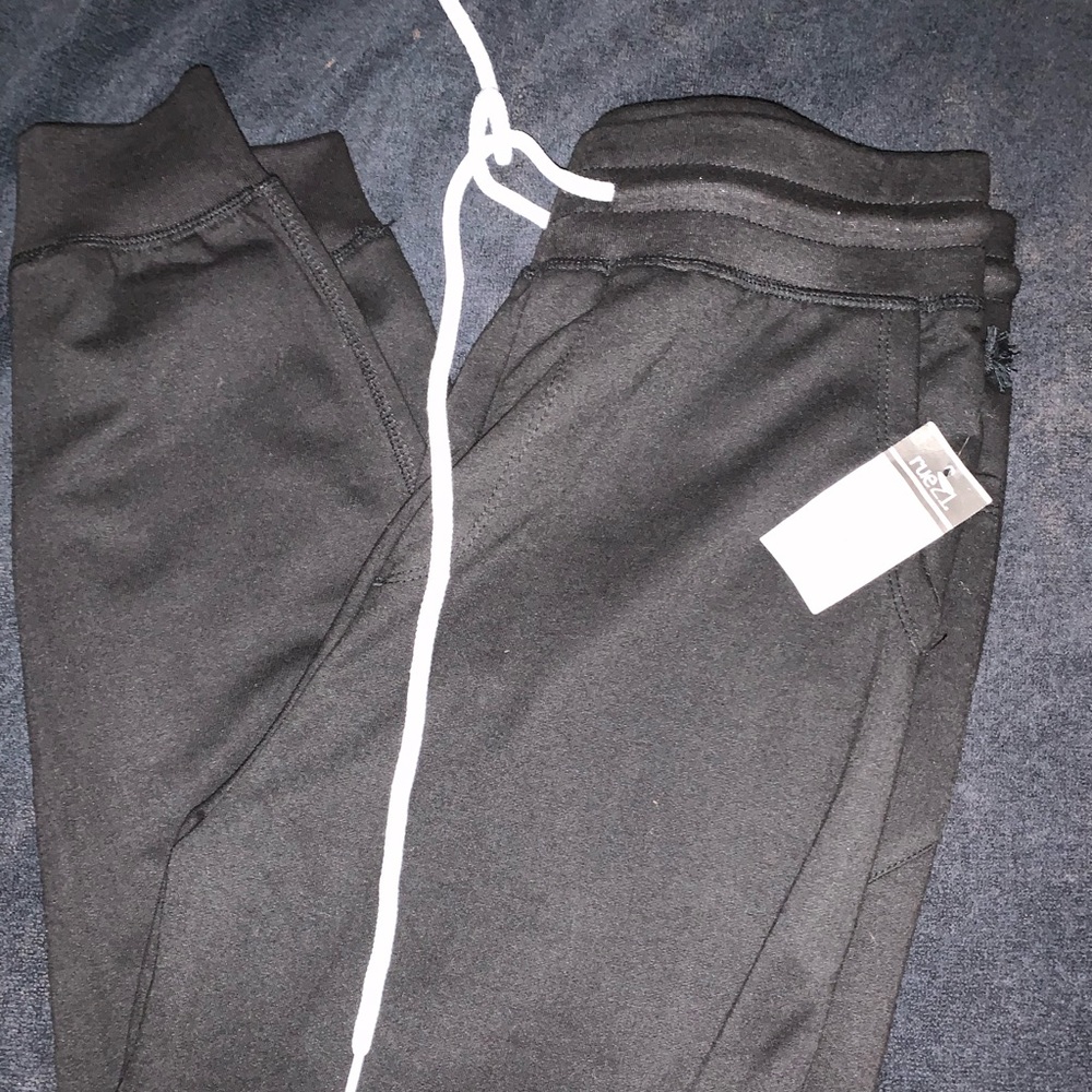 Small joggers with tags